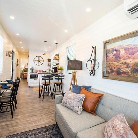La Casita-Shipping Container House Near Magnolia/Baylor Bellmead Exterior photo