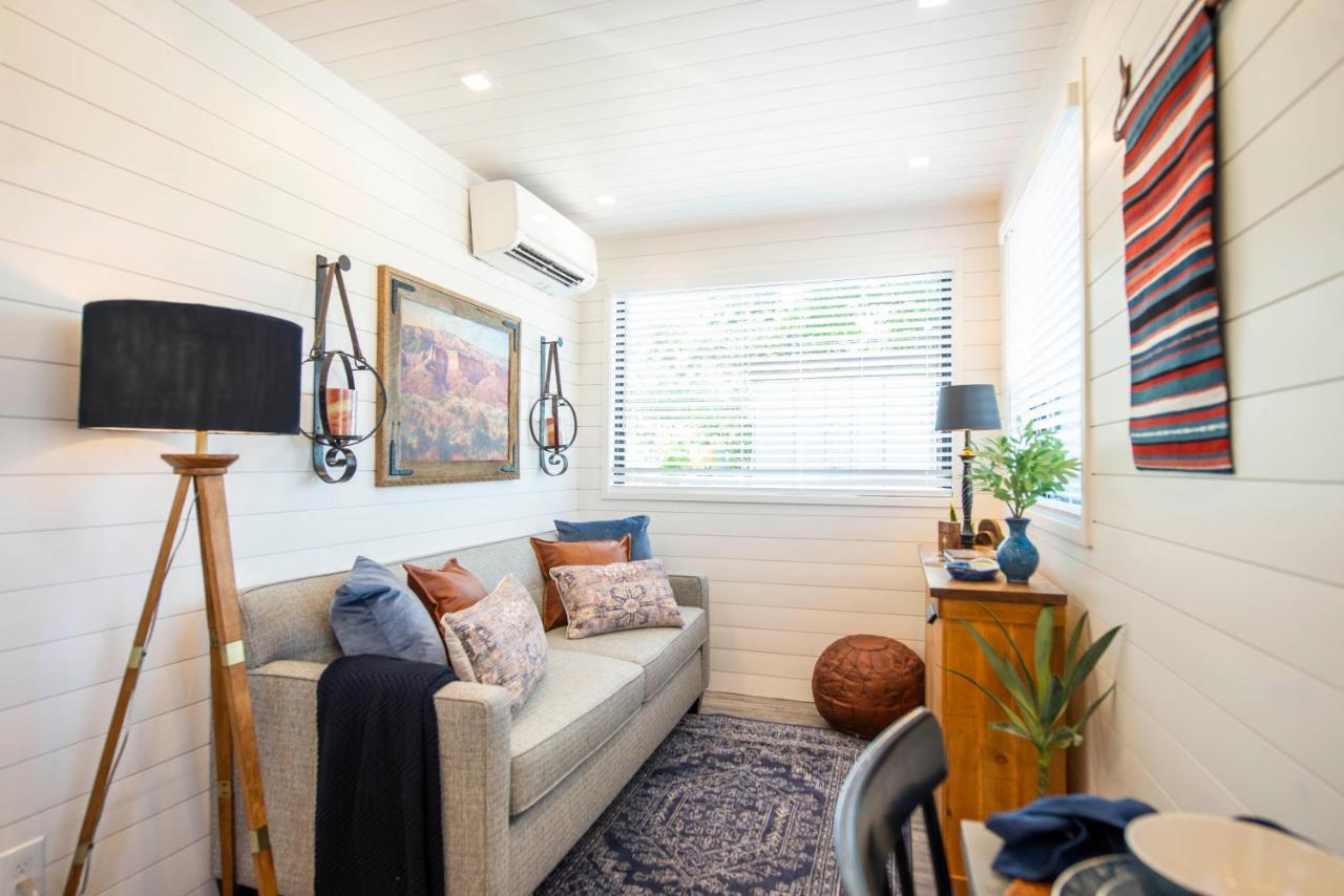 La Casita-Shipping Container House Near Magnolia/Baylor Bellmead Exterior photo