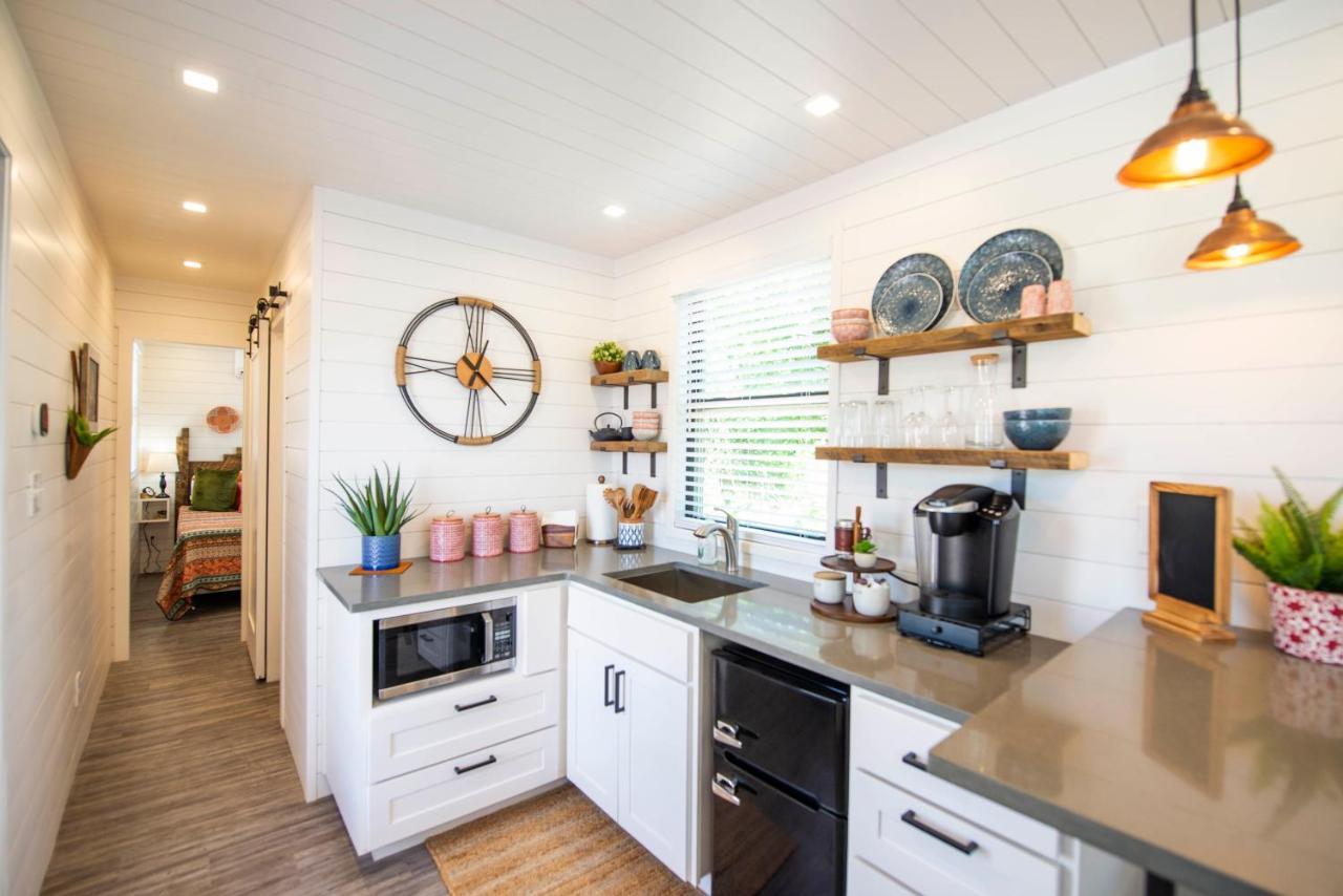 La Casita-Shipping Container House Near Magnolia/Baylor Bellmead Exterior photo