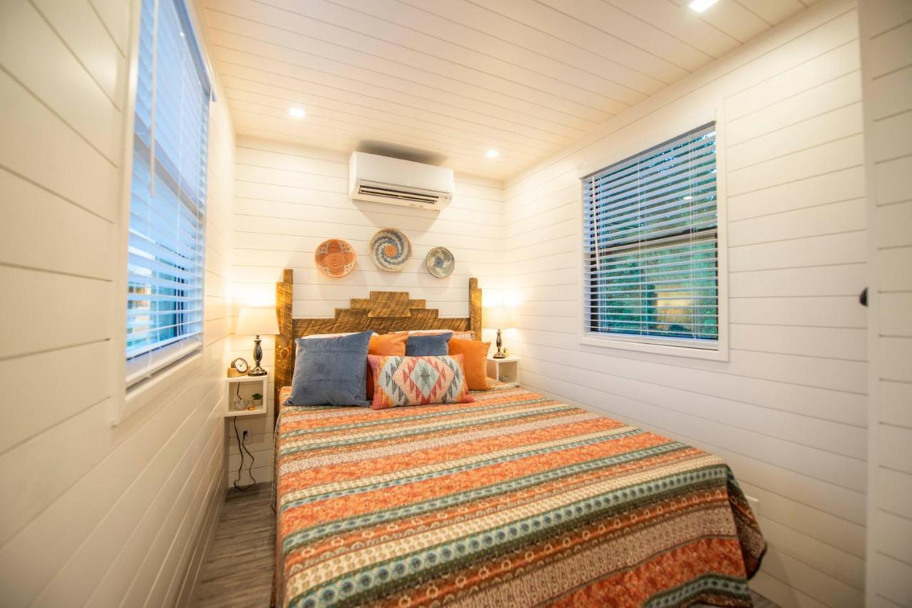 La Casita-Shipping Container House Near Magnolia/Baylor Bellmead Exterior photo