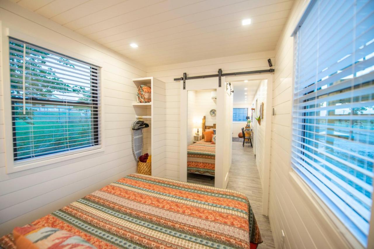 La Casita-Shipping Container House Near Magnolia/Baylor Bellmead Exterior photo